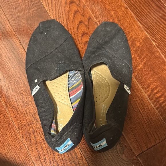 Toms Black Moccasin Slip-Ons with Minimalist Design - Picture 1 of 3
